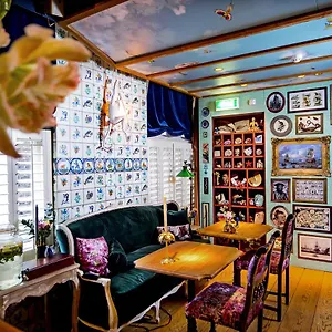 Hotel Rosalia's Menagerie Cocktail Bar & Innupstairs